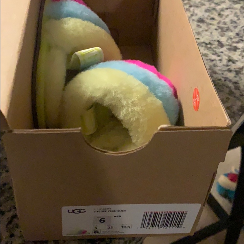 UGG SLIDES